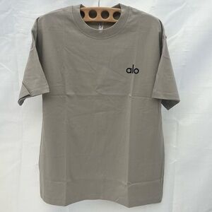 ALO Essential Short Sleeve Street Tee XL Fits like a Large size.